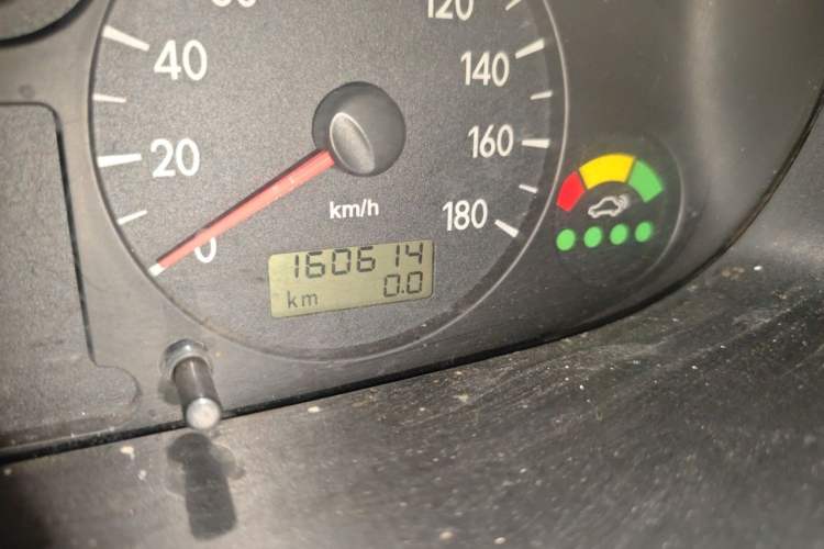 Used JAC Group Refine 2011 2.0L Shuttle Gasoline Standard Edition HFC4GA3 Odometer Close Up