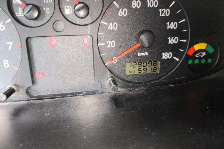 Used JAC Group Refine 2011 2.0L Shuttle Gasoline Standard Edition HFC4GA3 Odometer Close Up