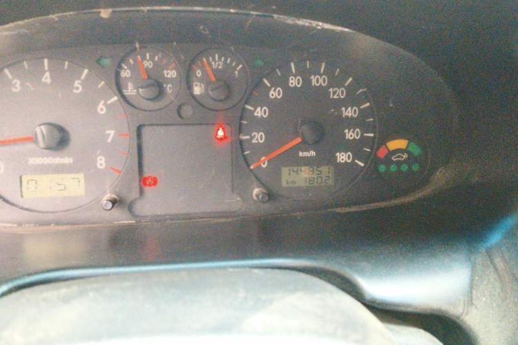Used JAC Group Refine 2011 2.0L Shuttle Gasoline Comfort Edition HFC4GA3 Odometer Close Up