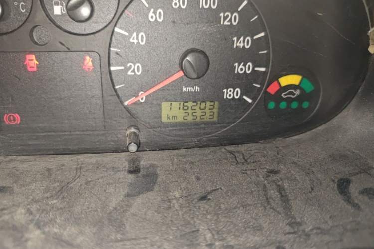 Used JAC Group Refine 2011 2.0L Shuttle Gasoline Comfort Edition HFC4GA3 Odometer Close Up
