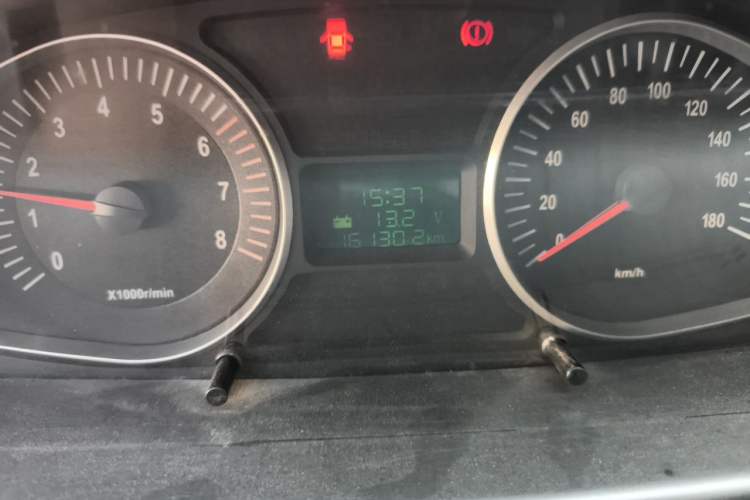Used JAC Group Refine 2011 2.4L Colorful Journey Gasoline Standard Edition HFC4GA1-C Odometer Close Up