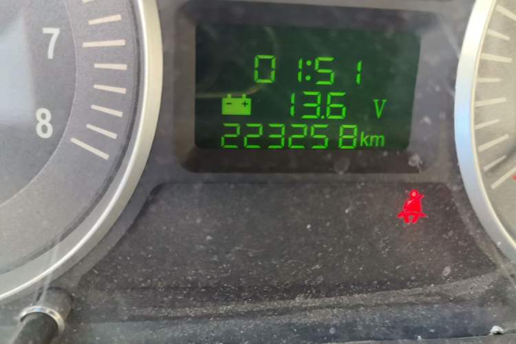 Used JAC Group Refine 2011 2.4L Colorful Journey Gasoline Comfort Edition HFC4GA1-C Odometer Close Up