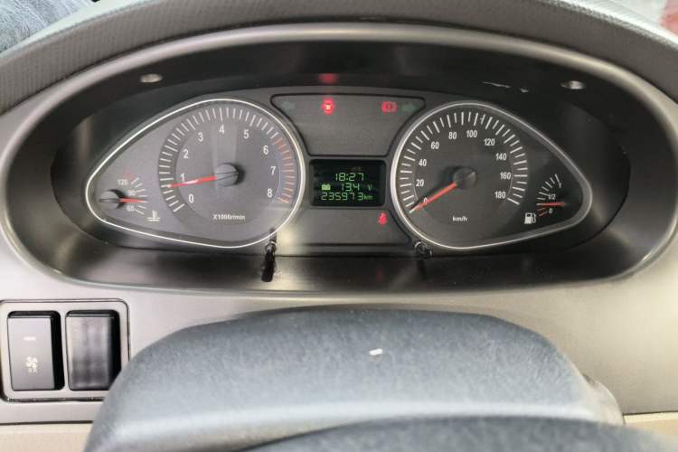 Used JAC Group Refine 2011 2.4L Colorful Journey Gasoline Standard Edition HFC4GA1-C Odometer Close Up