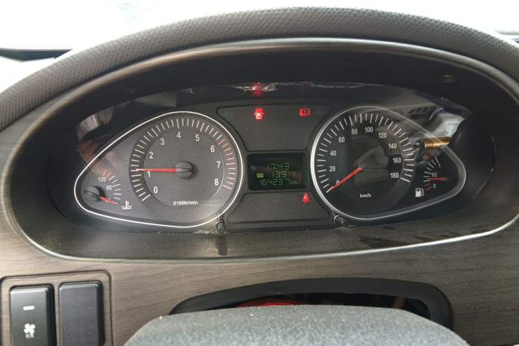 Used JAC Group Refine 2011 2.4L Xianghe Gasoline Standard Edition HFC4GA1-C Odometer Close Up