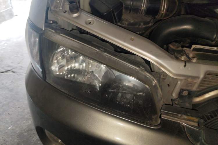 Used JAC Group Refine 2011 2.0L Shuttle Gasoline Standard Edition HFC4GA3 Right Front Headlight