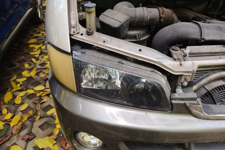 Used JAC Group Refine 2011 2.0L Shuttle Gasoline Standard Edition HFC4GA3 Right Front Headlight