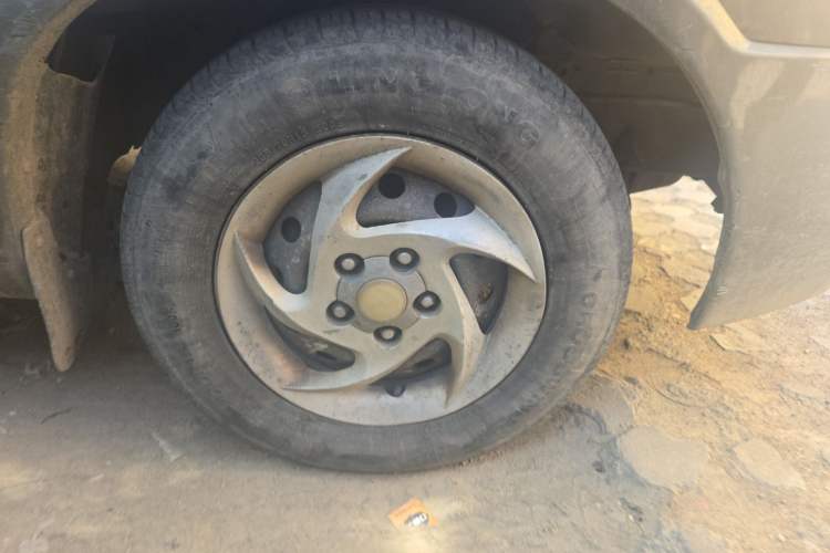 Used JAC Group Refine 2011 2.4L Government Procurement Version Manual Luxury Trim Right Front Wheel Hub
