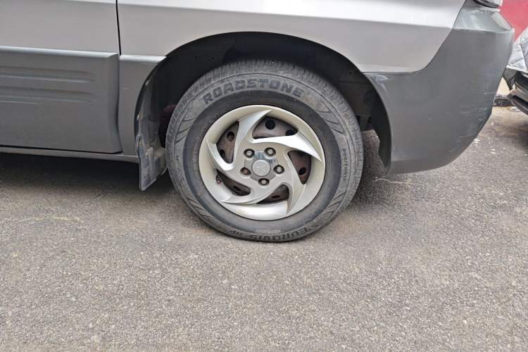 Used JAC Group Refine 2011 2.4L Colorful Journey Gasoline Standard Edition HFC4GA1-C Right Front Wheel Hub