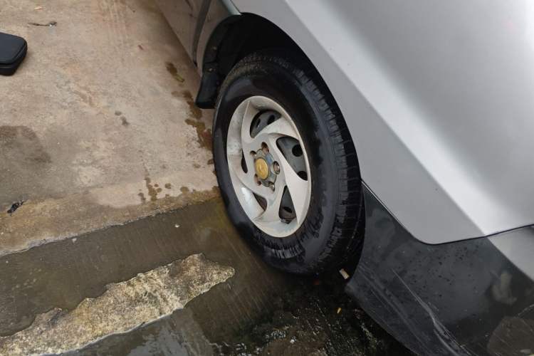 Used JAC Group Refine 2011 2.4L Colorful Journey Gasoline Standard Edition HFC4GA1-C Right Front Wheel Hub