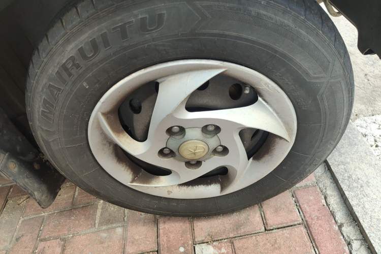 Used JAC Group Refine 2011 2.4L Government Procurement Version Manual Luxury Trim Right Front Wheel Hub