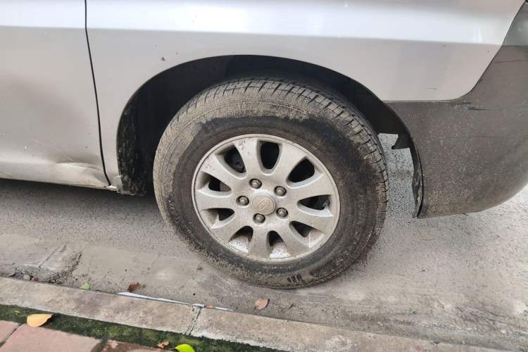 Used JAC Group Refine 2011 2.0L Shuttle Gasoline Standard Edition HFC4GA3 Right Front Wheel Hub