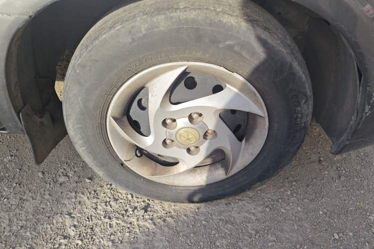 Used JAC Group Refine 2011 2.4L Government Procurement Version Manual Luxury Trim Right Front Wheel Hub