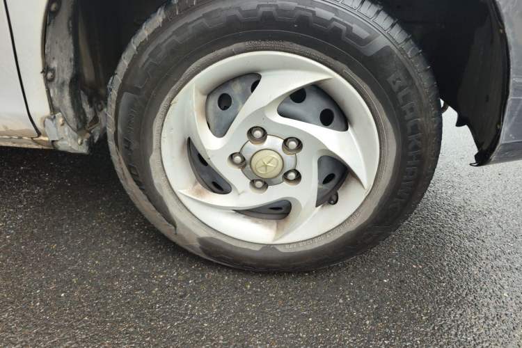 Used JAC Group Refine 2011 2.0L Shuttle Gasoline Standard Edition HFC4GA3 Right Front Wheel Hub