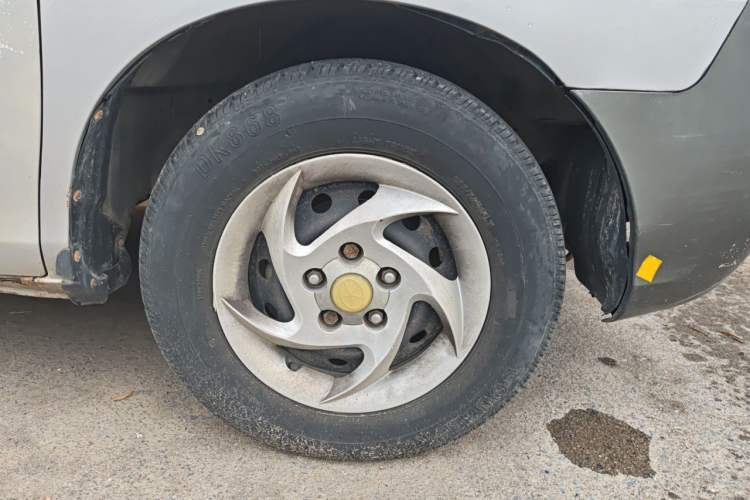 Used JAC Group Refine 2011 2.0L Shuttle Gasoline Comfort Edition HFC4GA3 Right Front Wheel Hub
