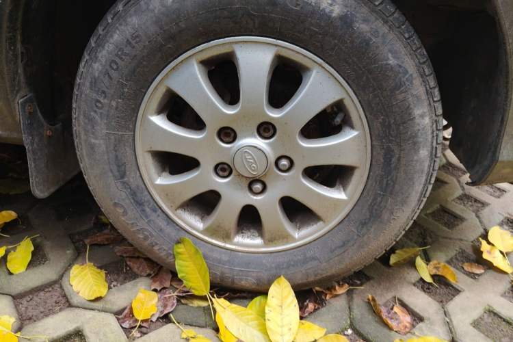 Used JAC Group Refine 2011 2.0L Shuttle Gasoline Standard Edition HFC4GA3 Right Front Wheel Hub