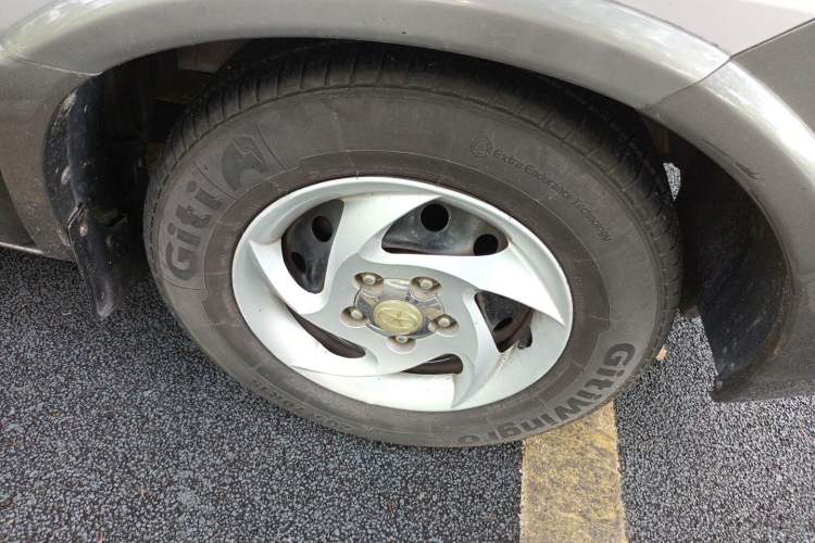 Used JAC Group Refine 2011 2.4L Government Procurement Version Manual Luxury Trim Right Front Wheel Hub