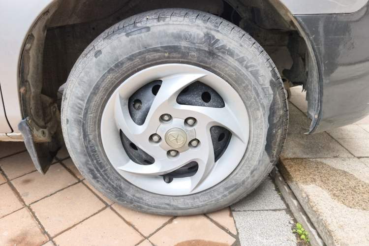 Used JAC Group Refine 2011 2.0L Shuttle Gasoline Standard Edition HFC4GA3 Right Front Wheel Hub