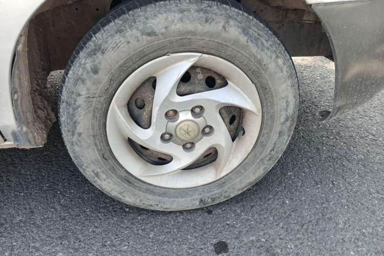 Used JAC Group Refine 2011 2.0L Shuttle Gasoline Standard Edition HFC4GA3 Right Front Wheel Hub