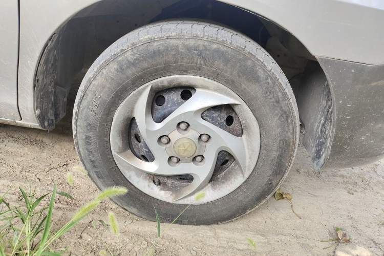 Used JAC Group Refine 2011 2.0L Shuttle Gasoline Standard Edition HFC4GA3 Right Front Wheel Hub