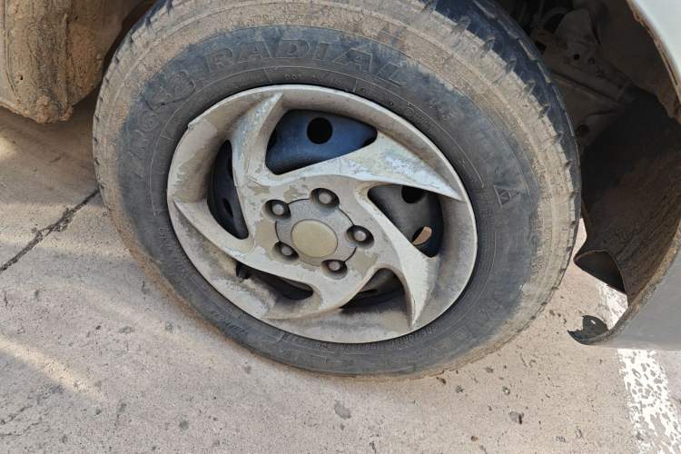 Used JAC Group Refine 2011 2.0L Shuttle Gasoline Standard Edition HFC4GA3 Right Front Wheel Hub