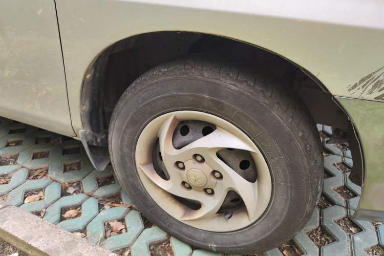 Used JAC Group Refine 2011 2.0L Shuttle Gasoline Comfort Edition HFC4GA3 Right Front Wheel Hub