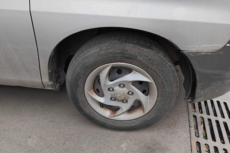 Used JAC Group Refine 2011 2.0L Shuttle Gasoline Comfort Edition HFC4GA3 Right Front Wheel Hub