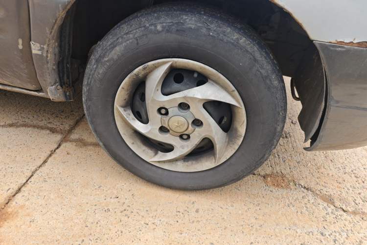 Used JAC Group Refine 2011 2.0L Shuttle Gasoline Comfort Edition HFC4GA3 Right Front Wheel Hub