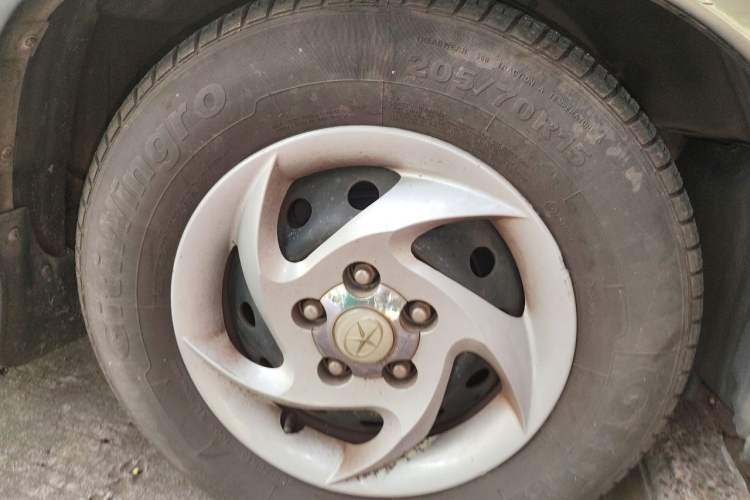 Used JAC Group Refine 2011 2.4L Government Procurement Version Manual Luxury Trim Right Front Wheel Hub