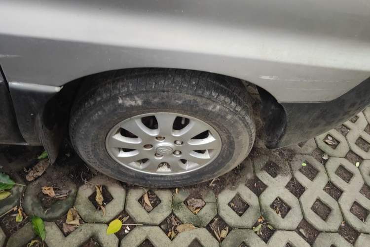Used JAC Group Refine 2011 2.0L Shuttle Gasoline Standard Edition HFC4GA3 Right Front Wheel Hub