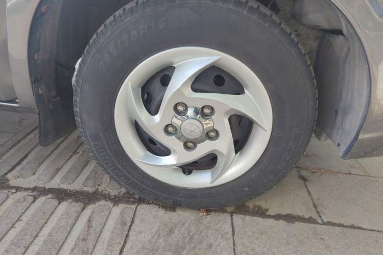 Used JAC Group Refine 2011 2.4L Government Procurement Version Manual Luxury Trim Right Front Wheel Hub