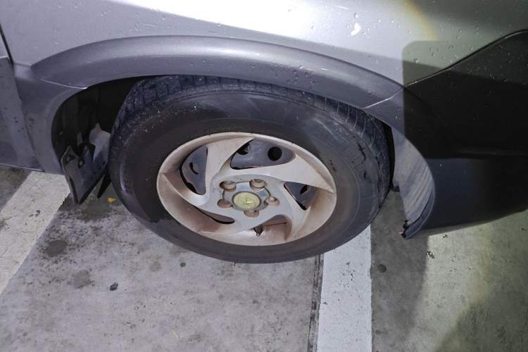 Used JAC Group Refine 2011 2.4L Government Procurement Version Manual Luxury Trim Right Front Wheel Hub