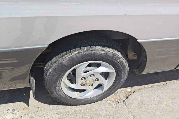 Used JAC Group Refine 2011 2.4L Government Procurement Version Manual Luxury Trim Right Front Wheel Hub