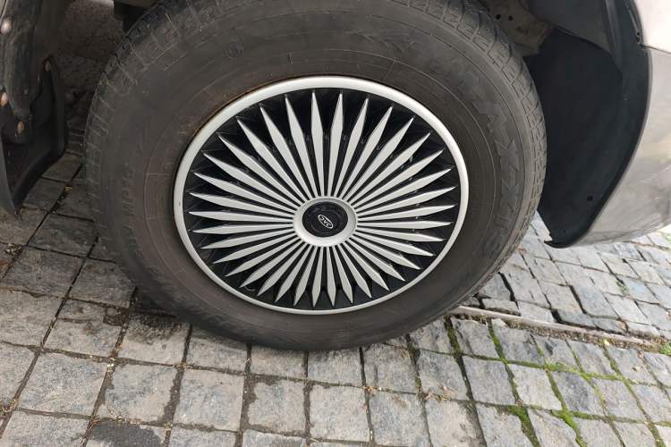 Used JAC Group Refine 2011 2.0L Shuttle Gasoline Standard Edition HFC4GA3 Right Front Wheel Hub