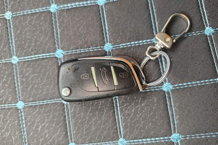 Used JAC Group Refine 2011 2.0L Shuttle Gasoline Comfort Edition HFC4GA3 Vehicle Key