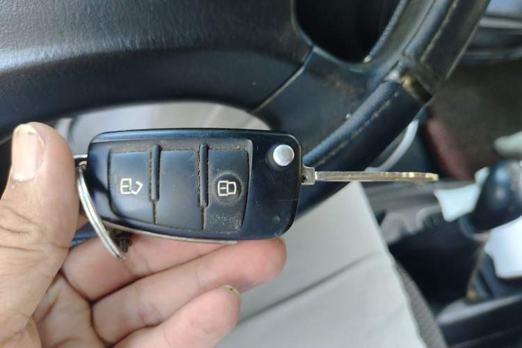 Used JAC Group Refine 2011 2.0L Shuttle Gasoline Standard Edition HFC4GA3 Vehicle Key