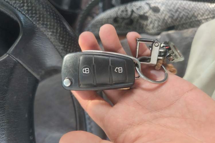 Used JAC Group Refine 2011 2.0L Shuttle Gasoline Comfort Edition HFC4GA3 Vehicle Key