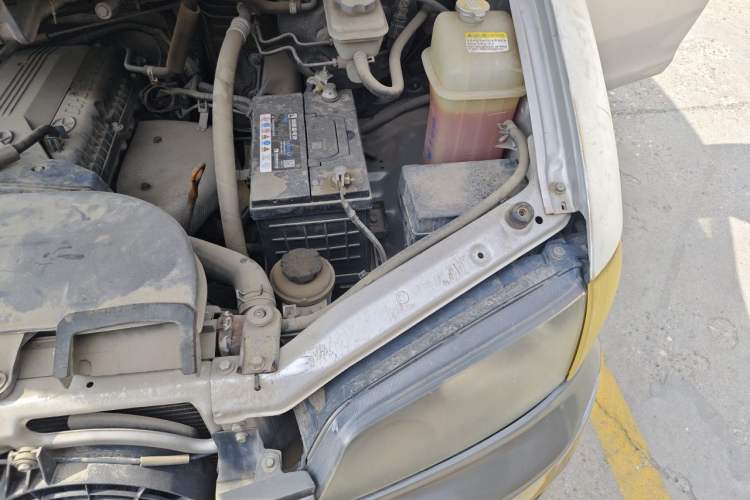 Used JAC Group Refine 2012 2.0L Timeless Edition HFC4GA3 Engine Bay Left