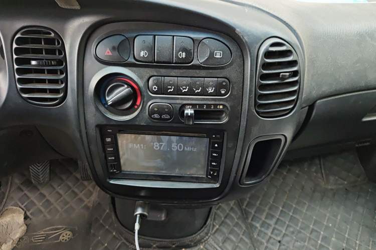 Used JAC Group Refine 2012 1.9T Shuttle Diesel Comfort Version HFC4DB1-2C Audio And AC Panel