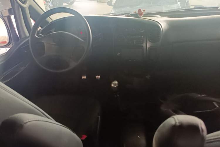 Used JAC Group Refine 2012 1.9T Shuttle Diesel Standard Model HFC4DB1-2C Center Console