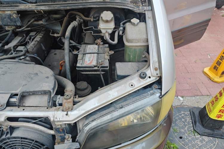 Used JAC Group Refine 2012 2.0L Timeless Edition HFC4GA3 Engine Bay Left