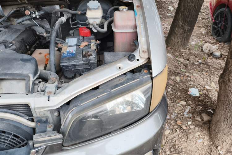 Used JAC Group Refine 2012 2.0L Timeless Edition HFC4GA3 Engine Bay Left