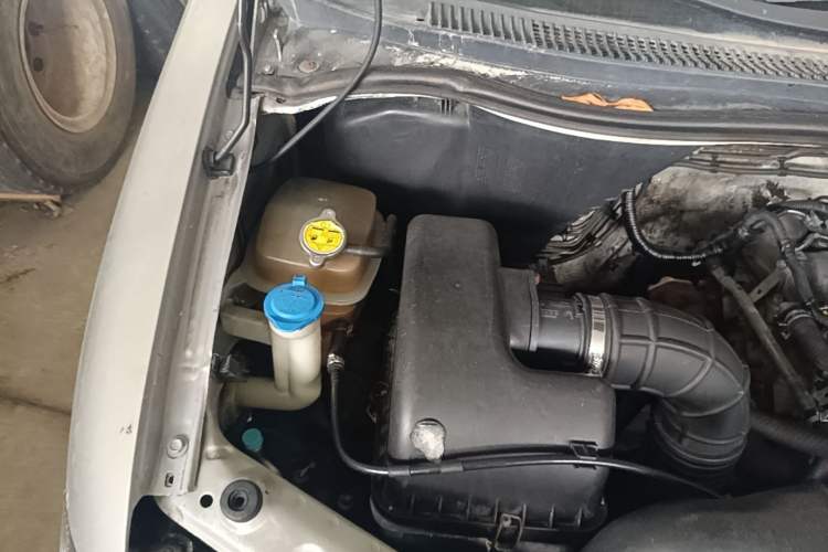 Used JAC Group Refine 2012 1.9T Shuttle Diesel Standard Model HFC4DB1-2C Engine Bay Right