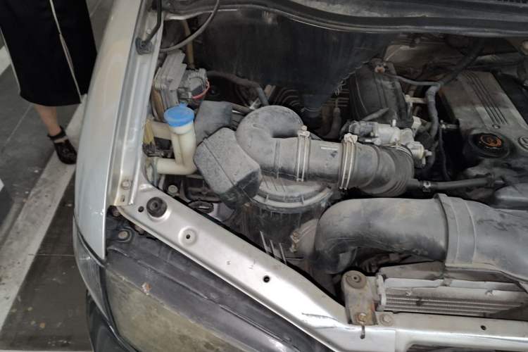 Used JAC Group Refine 2012 2.0L Timeless Edition HFC4GA3 Engine Bay Right