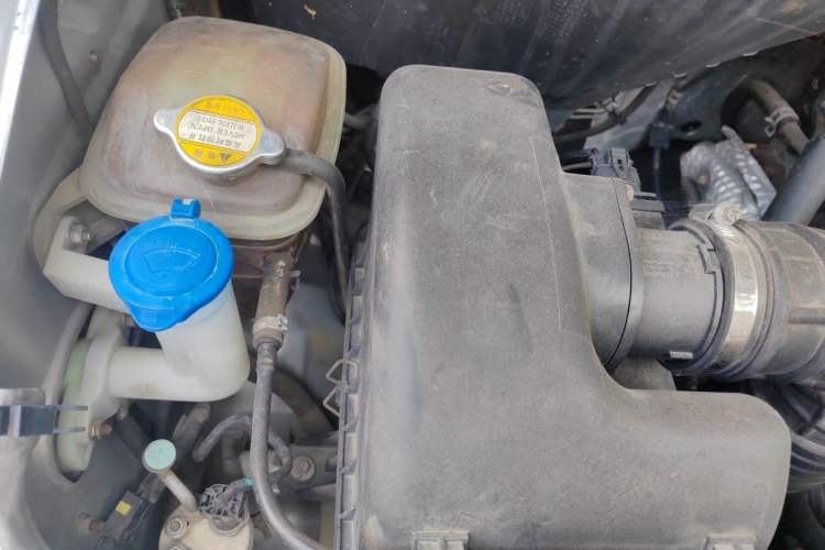 Used JAC Group Refine 2012 1.9T Shuttle Diesel Comfort Version HFC4DB1-2C Engine Bay Right