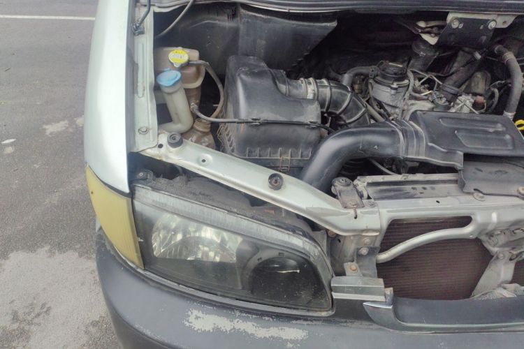 Used JAC Group Refine 2012 1.9T Shuttle Diesel Comfort Version HFC4DB1-2C Engine Bay Right