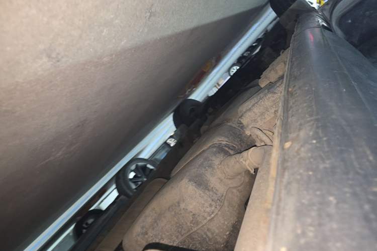 Used JAC Group Refine 2012 1.9T Shuttle Diesel Comfort Version HFC4DB1-2C Left Side Sill