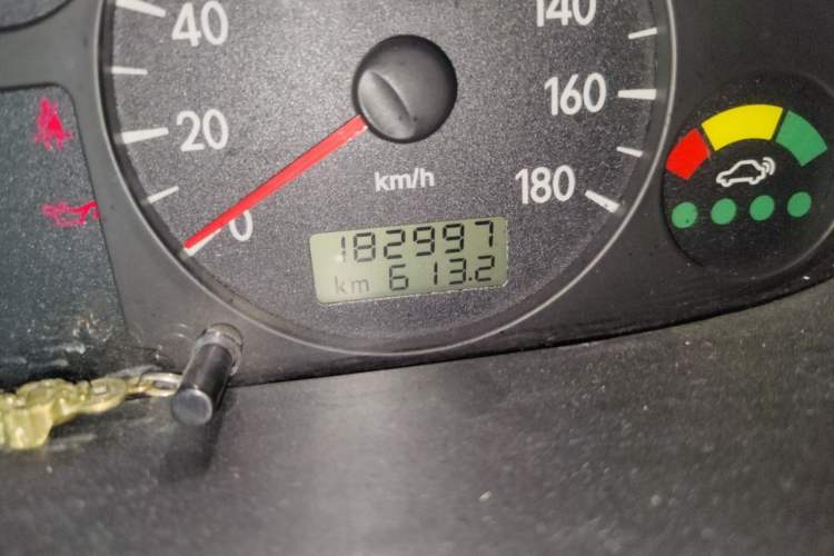 Used JAC Group Refine 2012 1.9T Shuttle Diesel Comfort Version HFC4DB1-2C Odometer Close Up