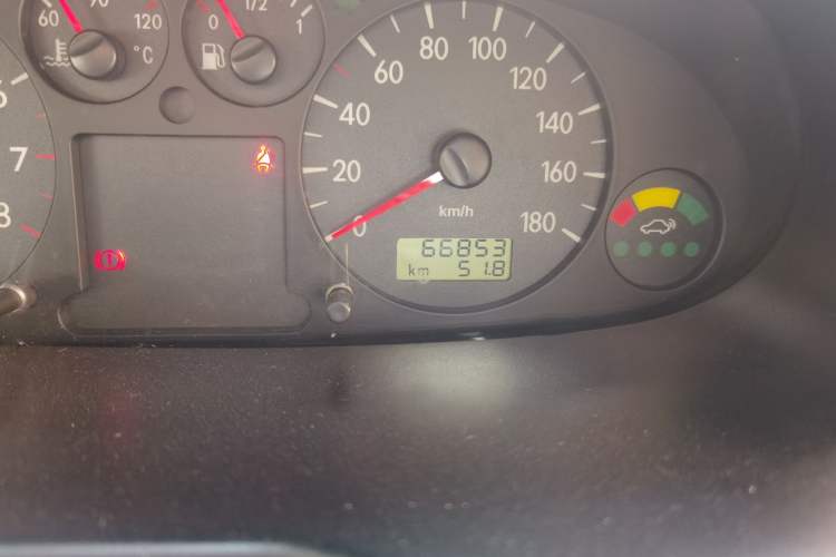 Used JAC Group Refine 2012 2.0L Timeless Edition HFC4GA3 Odometer Close Up