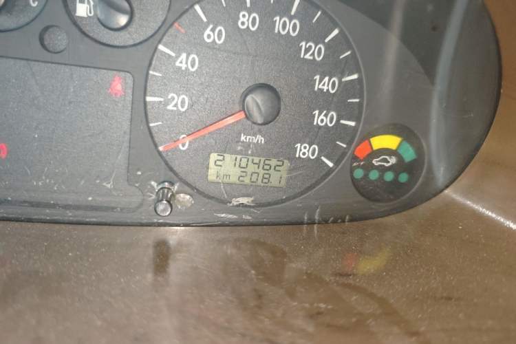 Used JAC Group Refine 2012 1.9T Shuttle Diesel Comfort Version HFC4DB1-2C Odometer Close Up