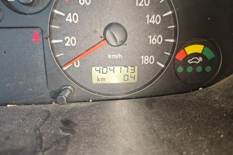 Used JAC Group Refine 2012 1.9T Shuttle Diesel Comfort Version HFC4DB1-2C Odometer Close Up